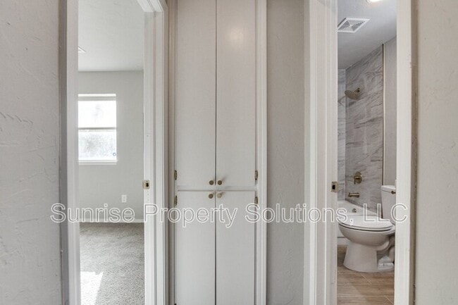 Building Photo - 4424 SE 38th St