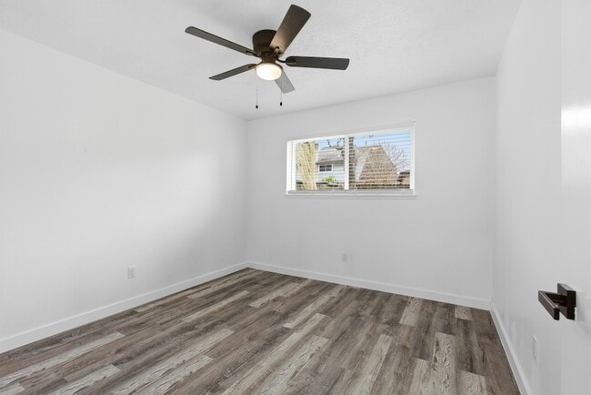 Building Photo - 2906 Colonial Dr