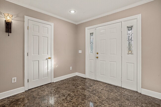 Building Photo - 274 Elkins Rd