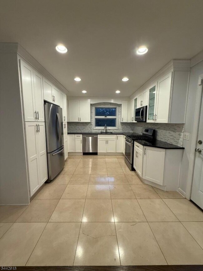 Building Photo - 78 Mounthaven Dr