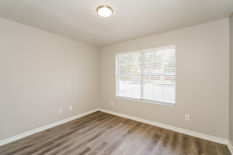 Building Photo - 8505 Shallow Creek Dr