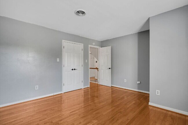 Building Photo - Beautifully Updated Single-Family Home in ...