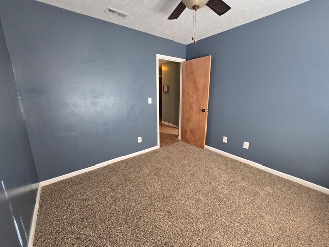 Building Photo - 1018-4 Brookhollow Dr - Stewarts Creek