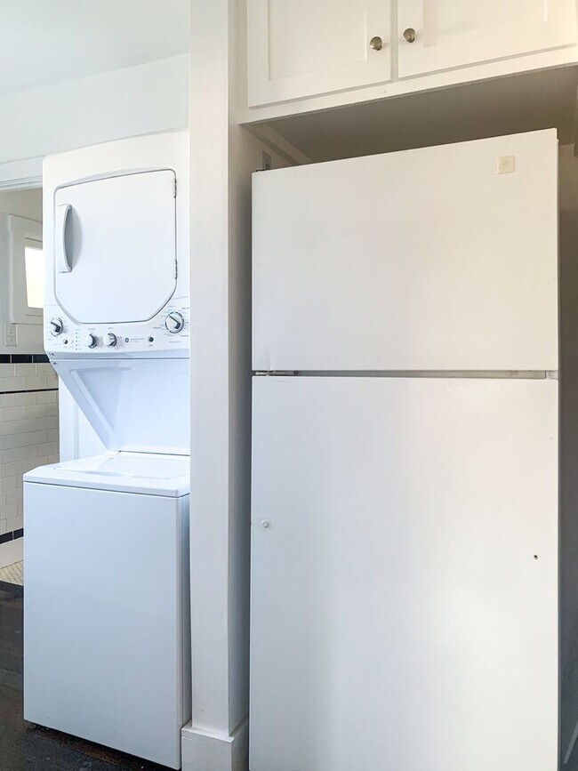 Building Photo - 5670 York Blvd