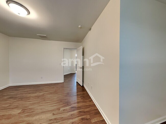 Building Photo - 108 Martello Rd