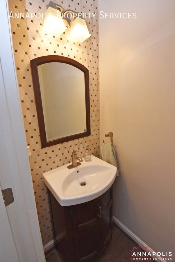 Building Photo - 509 Highmeadow Dr