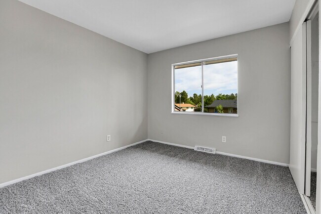 Building Photo - $2,600.00, 3-bed, 2.5-bath, located in Lak...