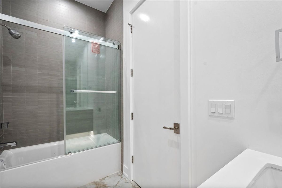 Building Photo - 728 Waukegan Rd