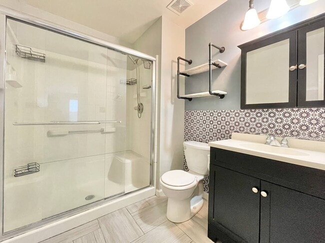 Building Photo - 433 Gloria Ln