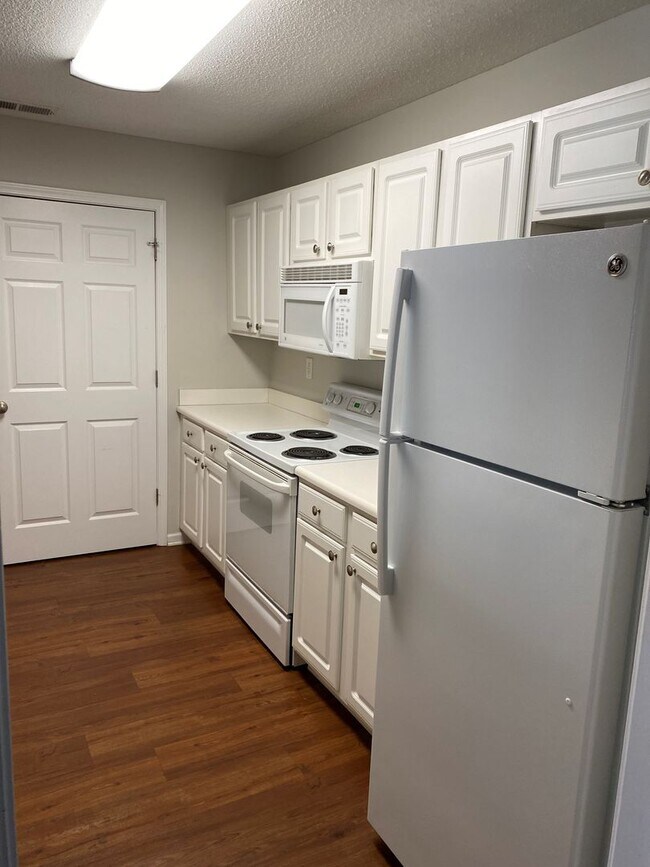 Building Photo - H5010-2