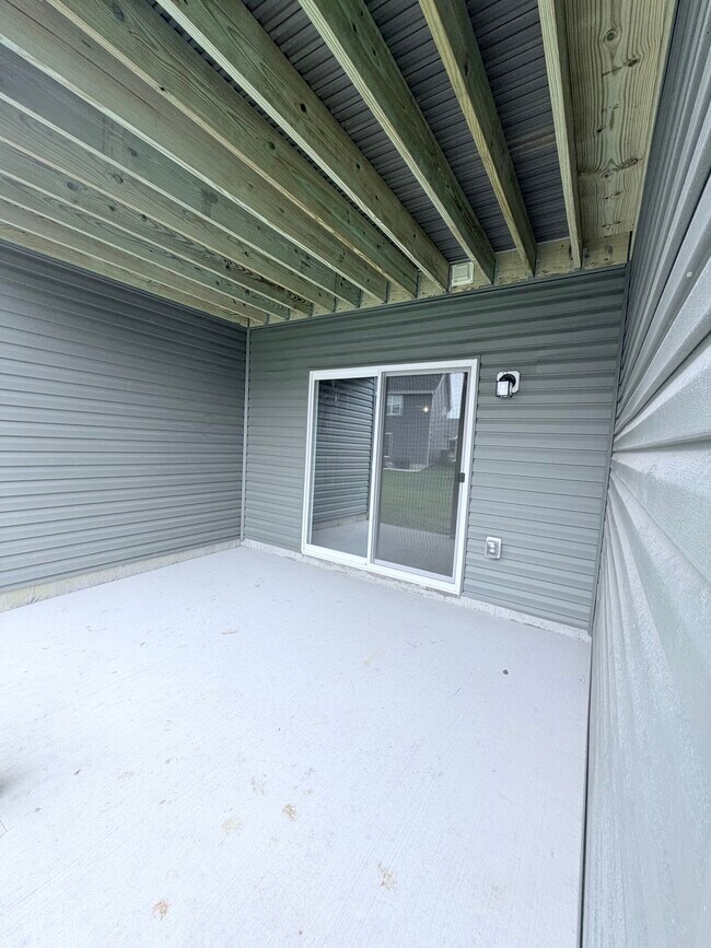 Building Photo - 810 Colony Rdg Ct