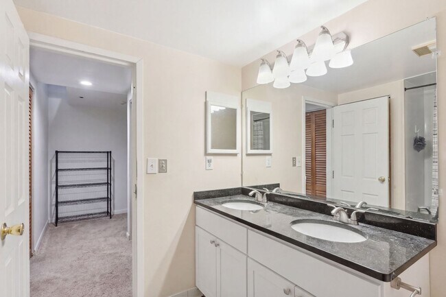 Building Photo - Amazing 2 bed in Fenway.... Close to NEU