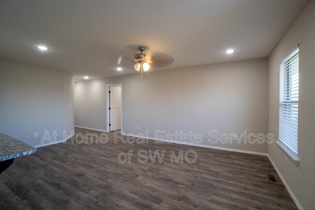 Building Photo - 1802 S 15th St