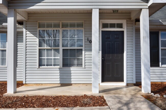 Building Photo - 103 N W Sugar Bluff Ln