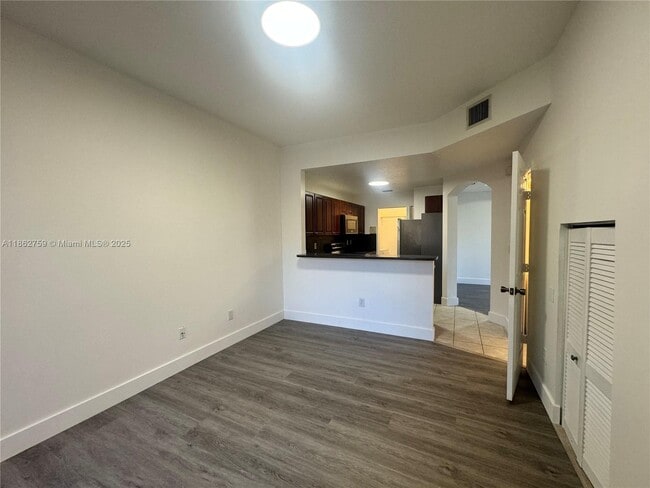 Building Photo - 5004 S Harbor Isles Dr