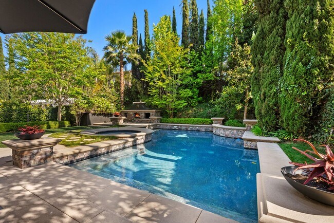 Building Photo - Luxury Living in San Clemente – 5 Bed, 3.5...