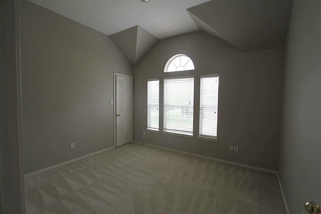 Building Photo - 21923 Maybrook Ct