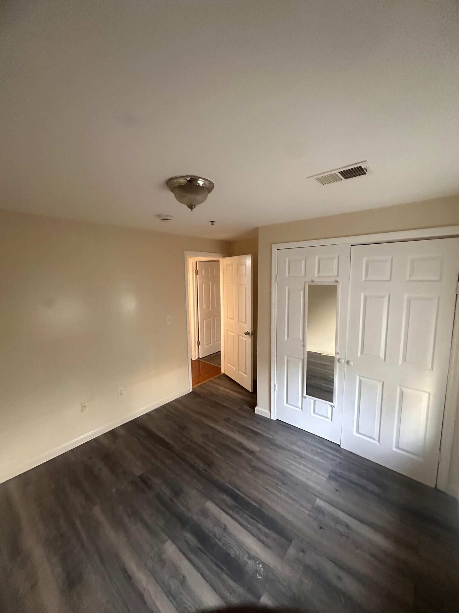 Building Photo - 408-410 S 19th St