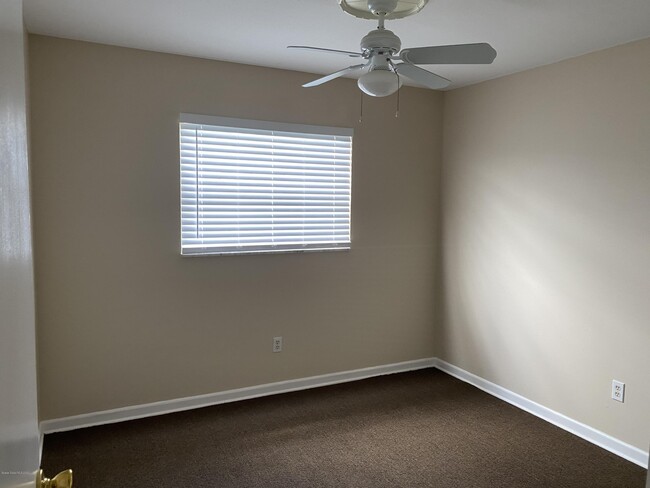 Building Photo - 466 Gateway Dr