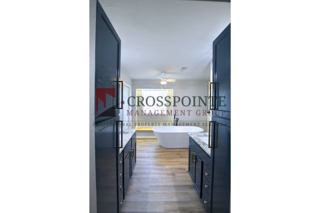 Building Photo - Recently remodeled South Tyler Home with Mother in Law Suite