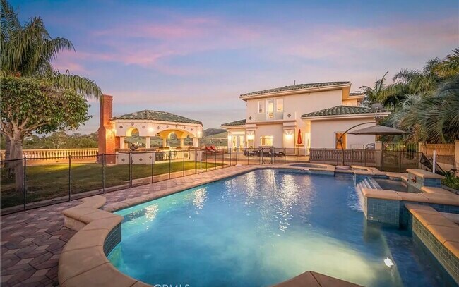 Building Photo - 30702 Hilltop Way