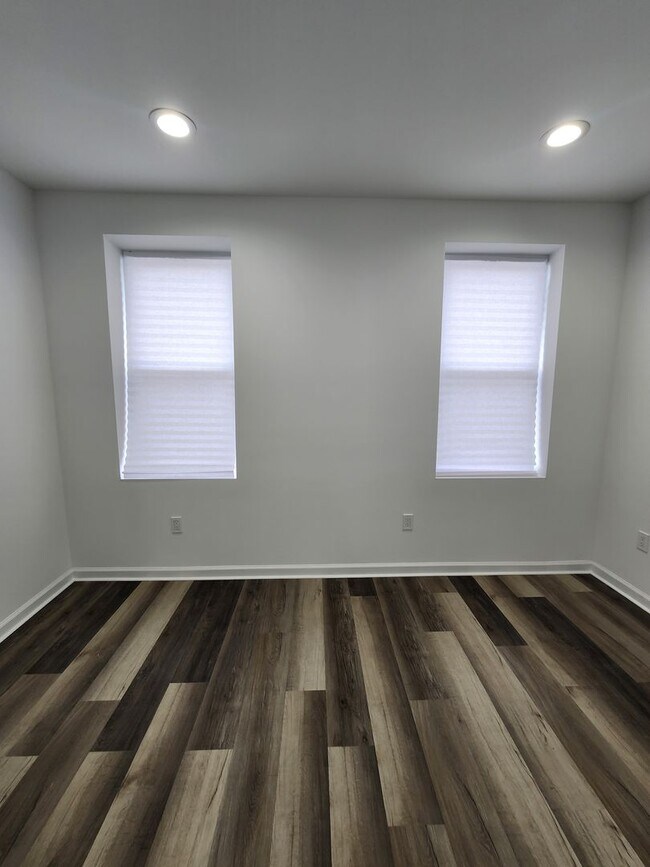 Building Photo - 5012 W Stiles St