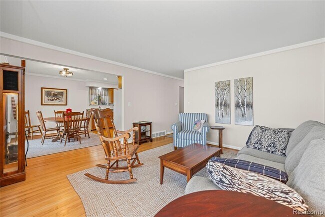 Building Photo - 9510 Beechcrest St