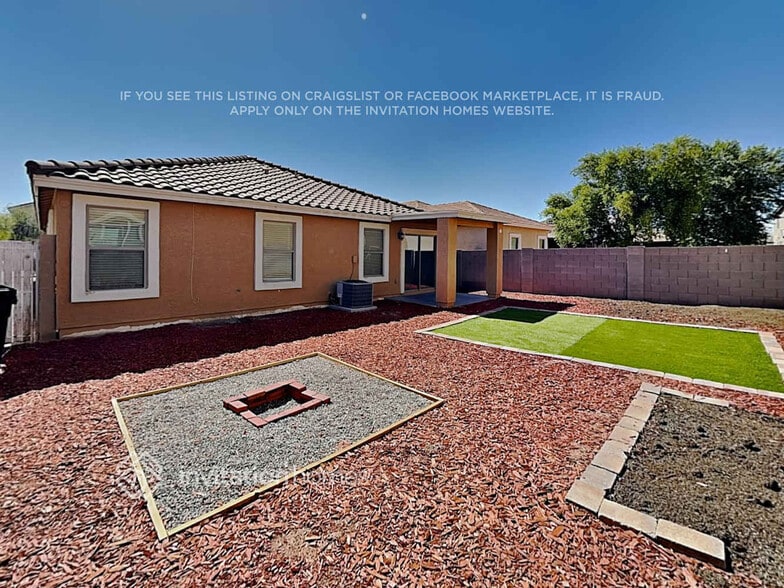 Building Photo - 916 E Corral St