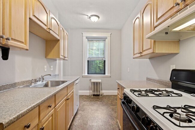 Building Photo - 1945 Commonwealth Ave