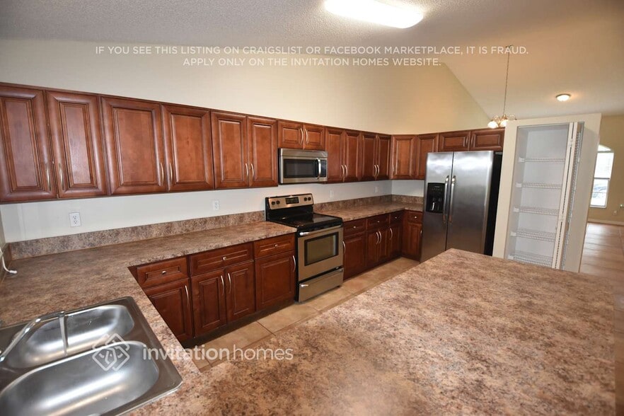 Building Photo - 7171 Saratoga Waters Way