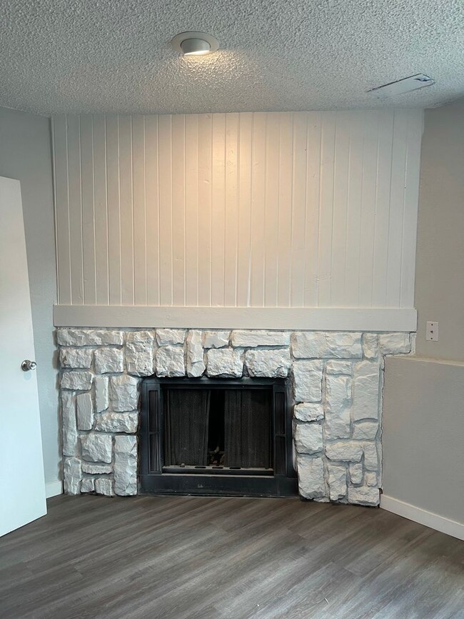 Building Photo - 349 Gahart Dr