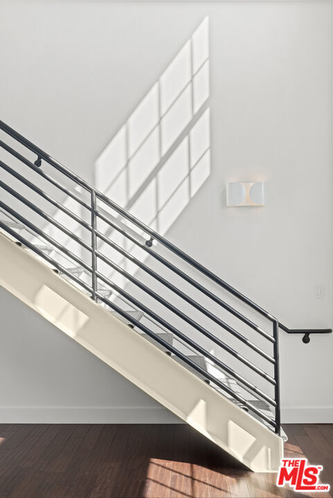 Building Photo - 746 S Los Angeles St