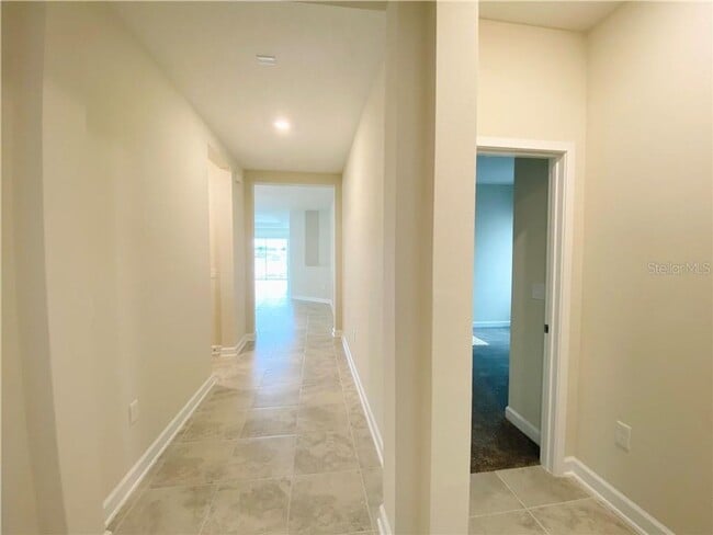 Building Photo - Gorgeous brand new house 4 bedrooms 3.5 bathrooms lake view