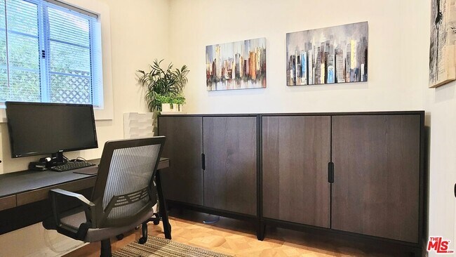 Building Photo - 1121 21st St