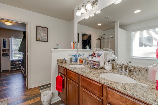 Building Photo - 456 Edenhall Dr