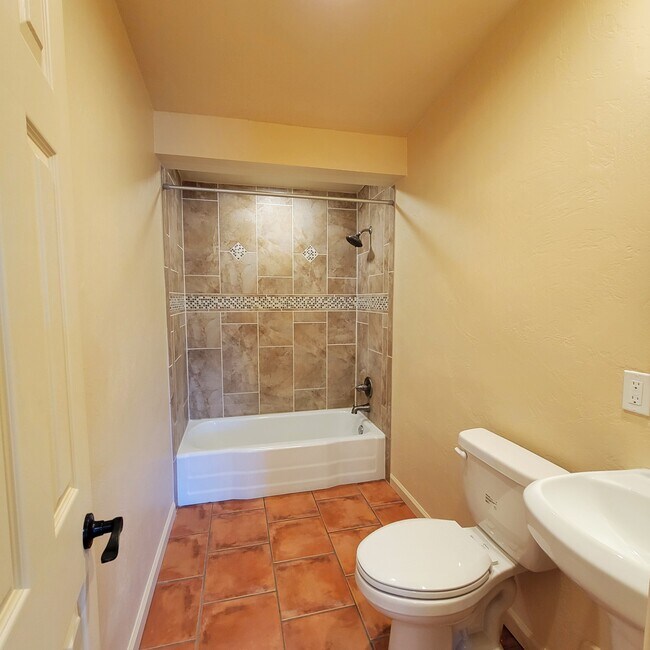 Bath - 5650 E Mabel St