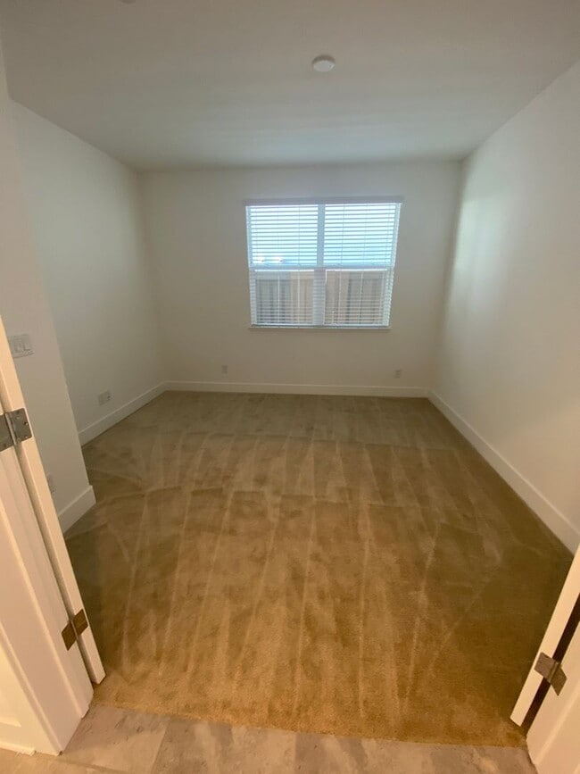 Building Photo - Single Story Home in Whitney Ranch with Ow...