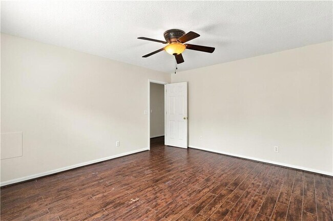 Building Photo - 28 Autumn Ridge Dr