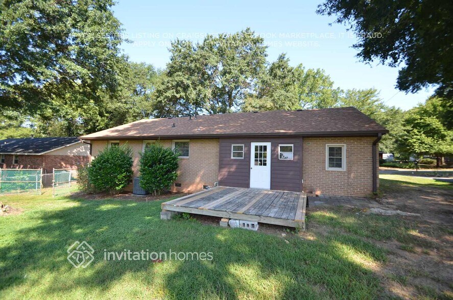 Building Photo - 1001 Sunrise Dr