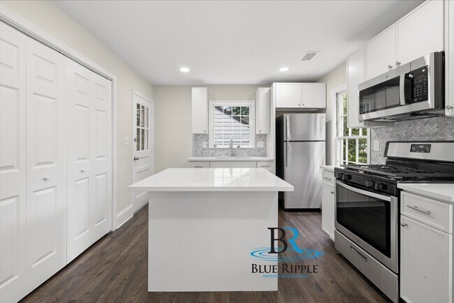 Building Photo - Renovated 2/1 Williams Park Smyrna across from Market Village! Fenced Yard and Pet Friendly