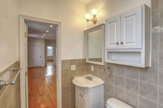 Building Photo - 275 Webster Ave