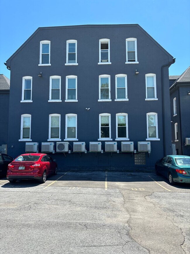 Building Photo - 44 E Utica St