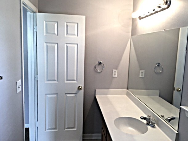 Building Photo - 5060 Thornton Dr
