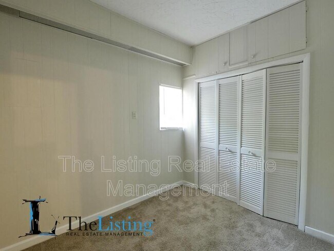 Building Photo - 611 E Plymouth Ave