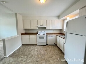 Building Photo - OPEN FLOORPLAN! THIS BEAUTIFUL AND RENOVAT...