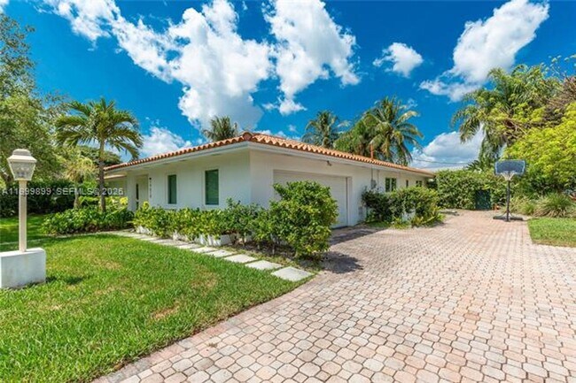 Building Photo - 14610 Tarpon Dr