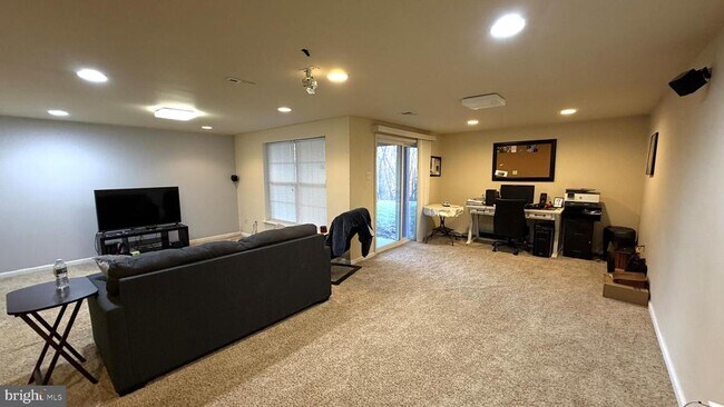 Building Photo - 506 Quincy St