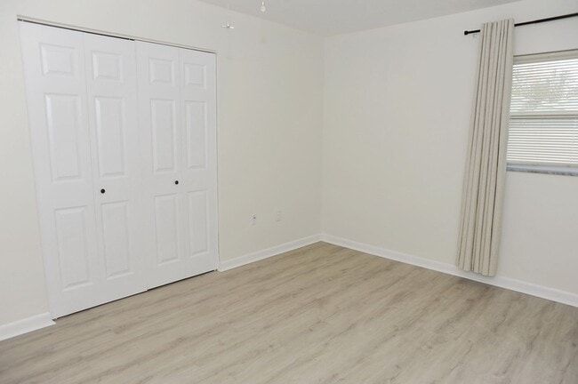 Building Photo - Naples Park - 3 Bedroom/2 Bath - Annual Re...