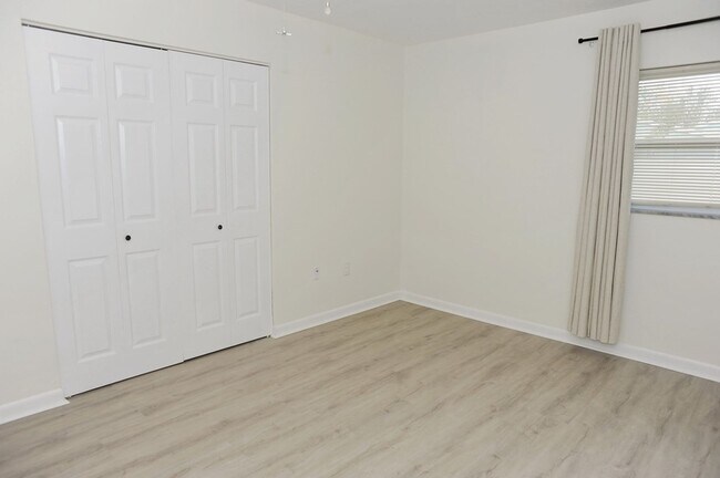 Building Photo - Naples Park - 3 Bedroom/2 Bath - Annual Rental