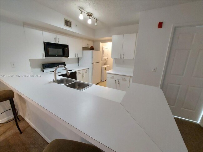 Building Photo - 2640 S University Dr